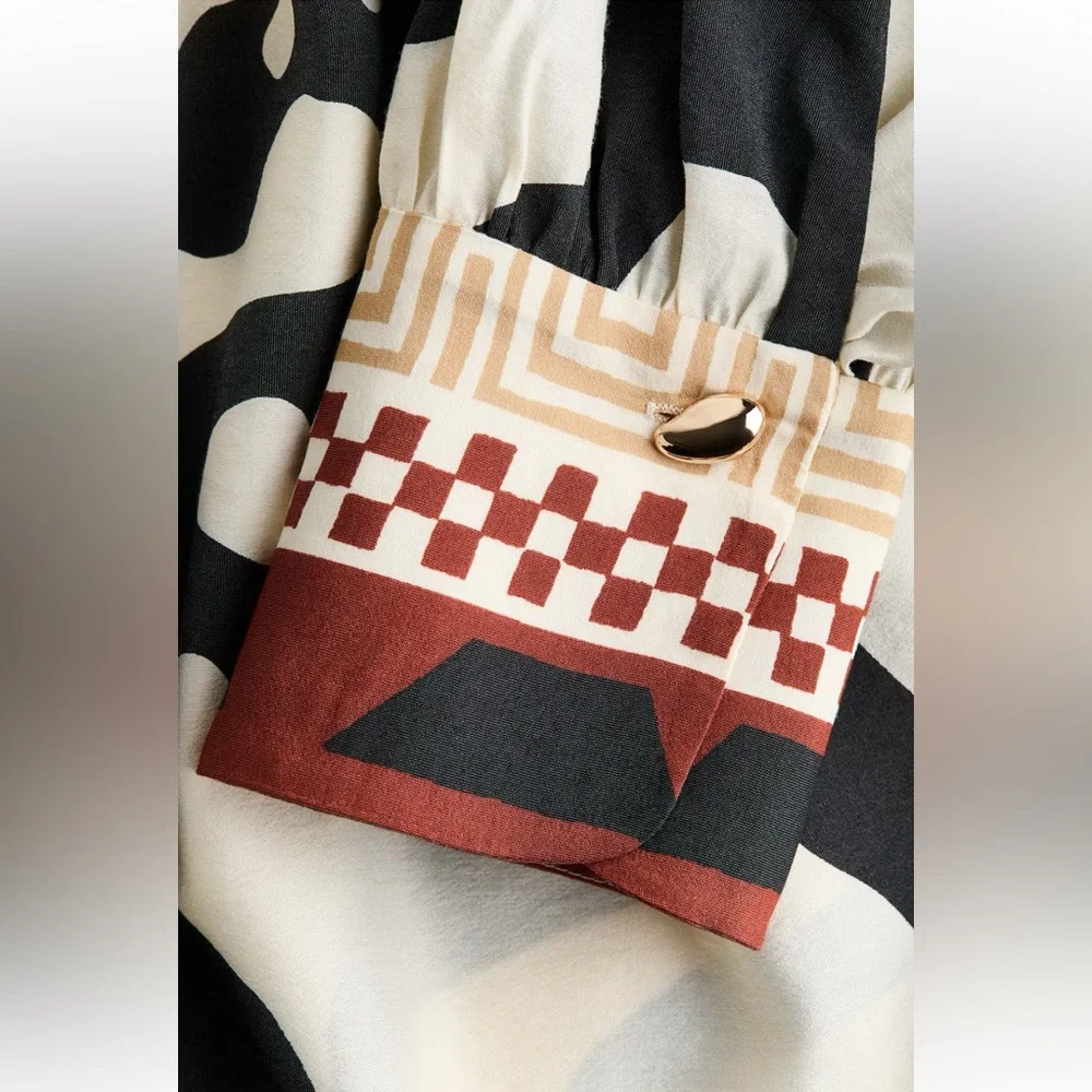 H&M Black and Cream Abstract Print Maxi Dress - Picture 5 of 6